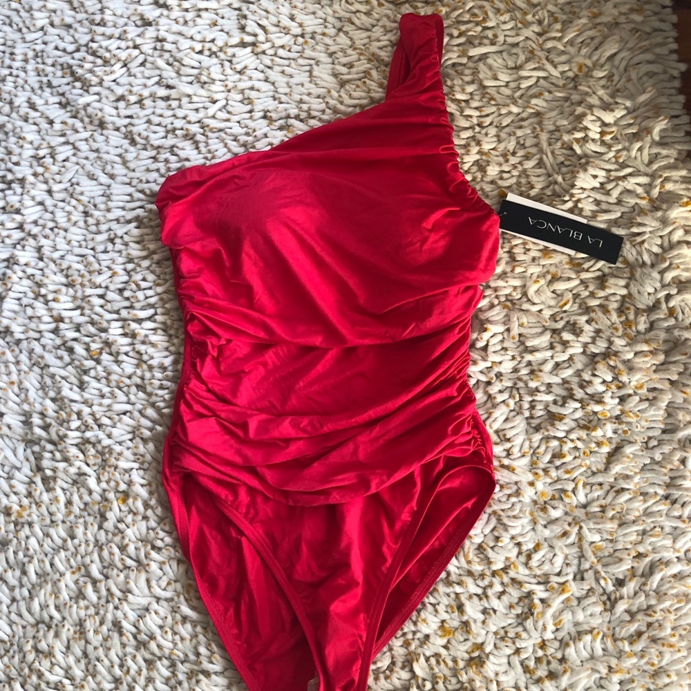 NWT La Blanca one-shoulder swimsuit